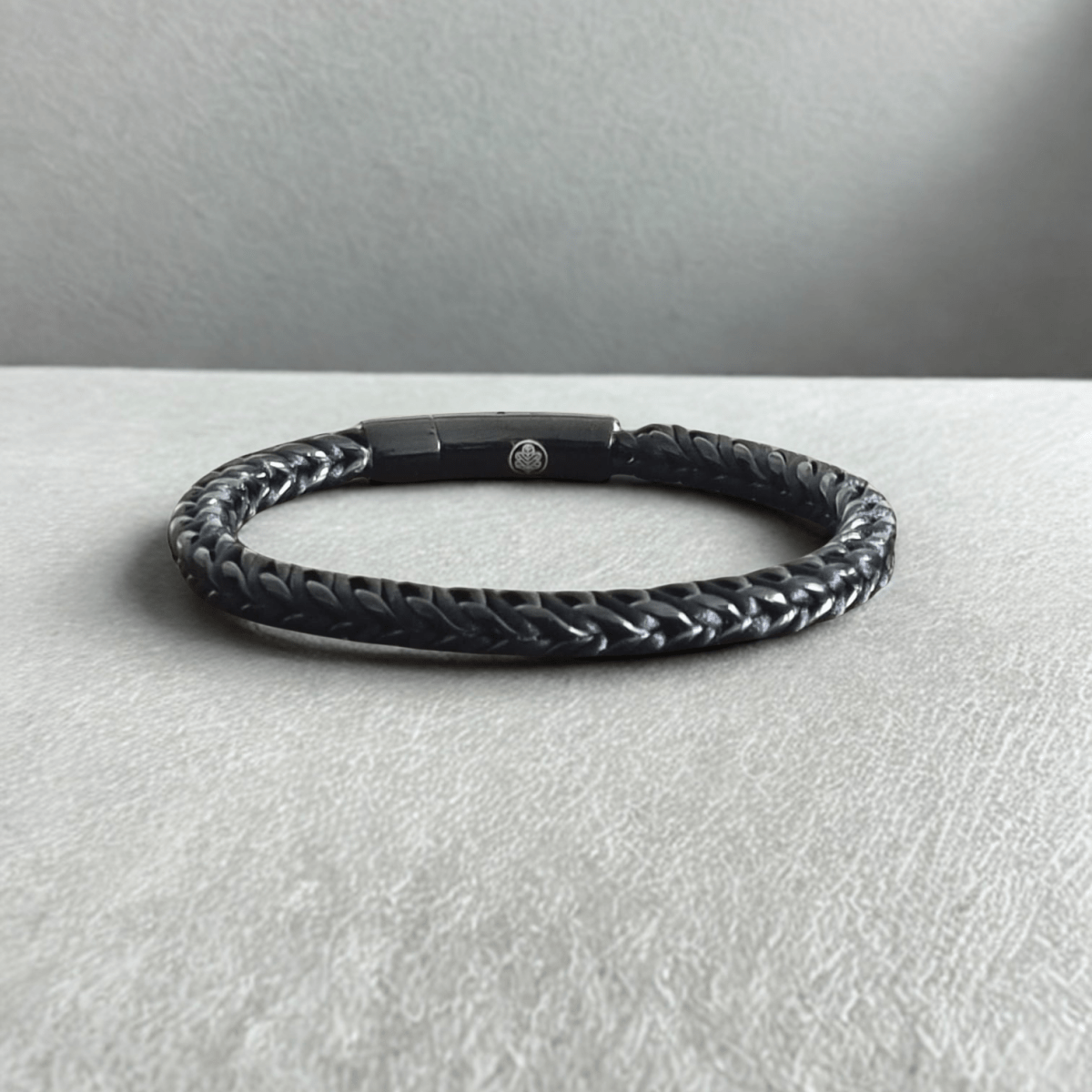 Steel Weave – Blackout - Iron & Oak