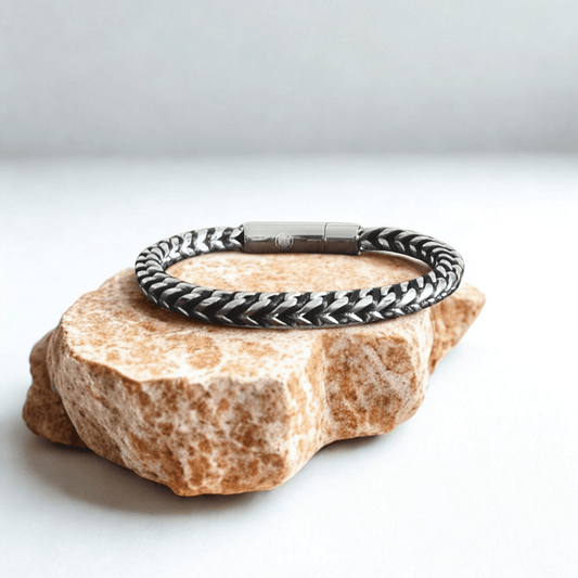 Steel Weave – Silver Contrast - Iron & Oak