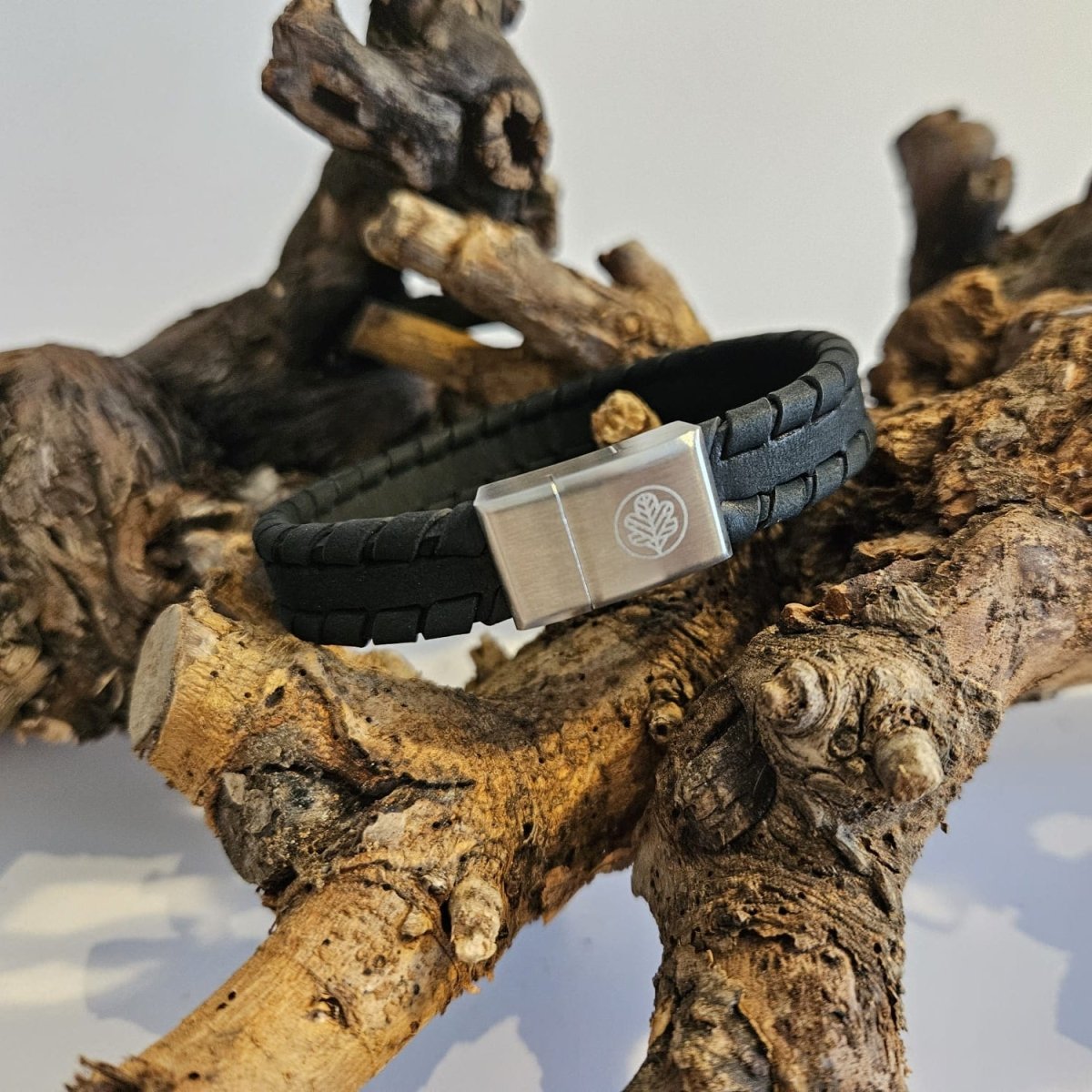 Steelbound (Black) - Iron & Oak