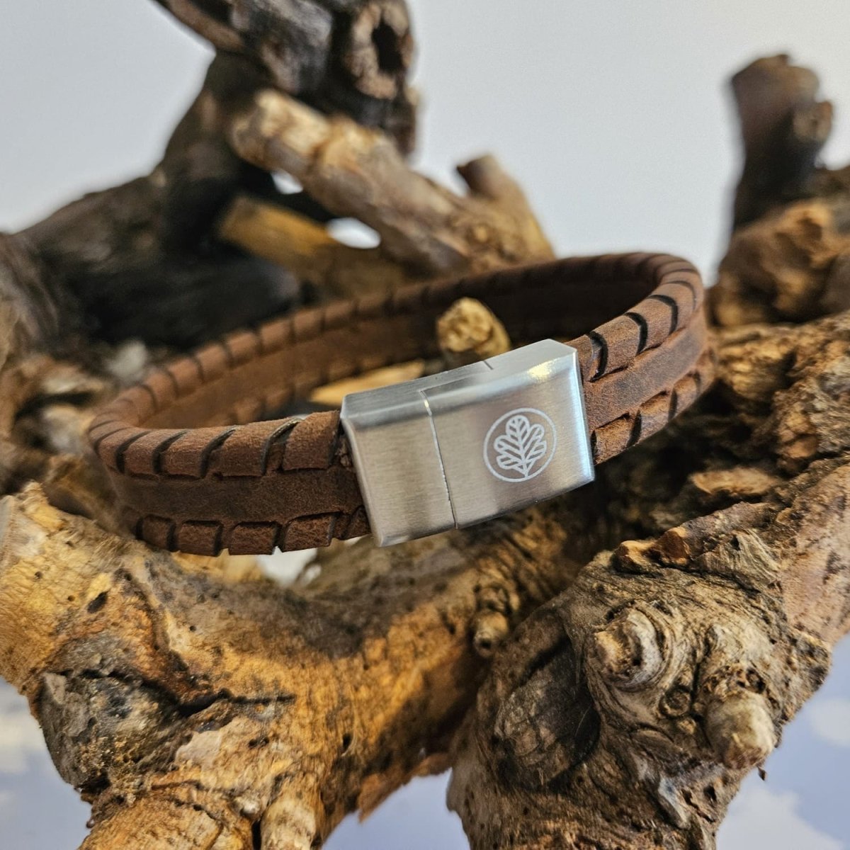 Steelbound (Brown) - Iron & Oak