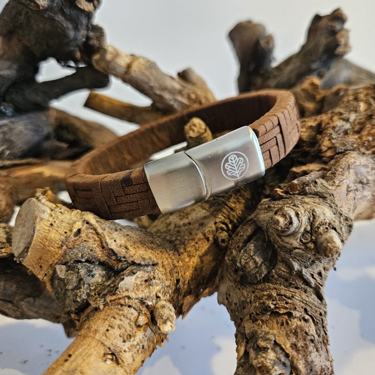 Woven Crest (Brown) - Iron & Oak